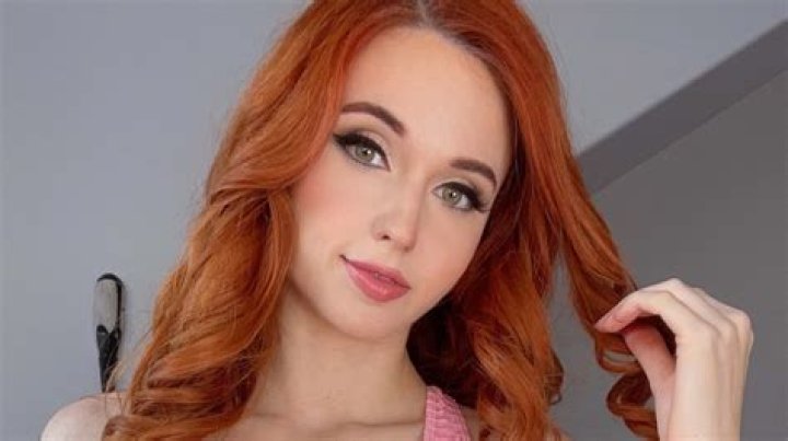 Amouranth - Age, Family, Bio