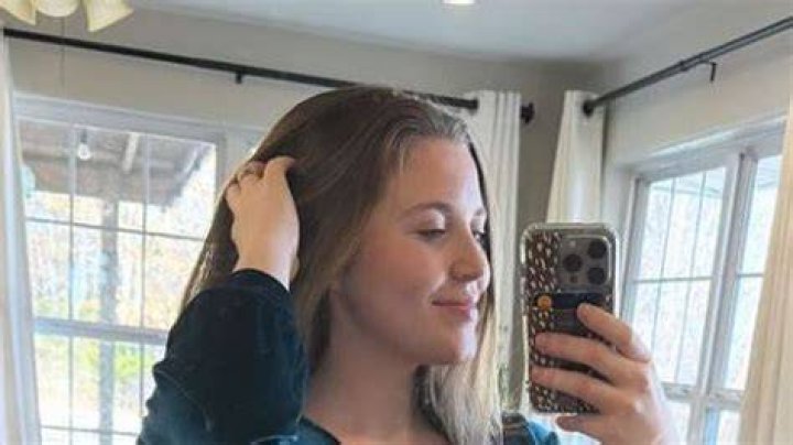 anna duggar selfie header