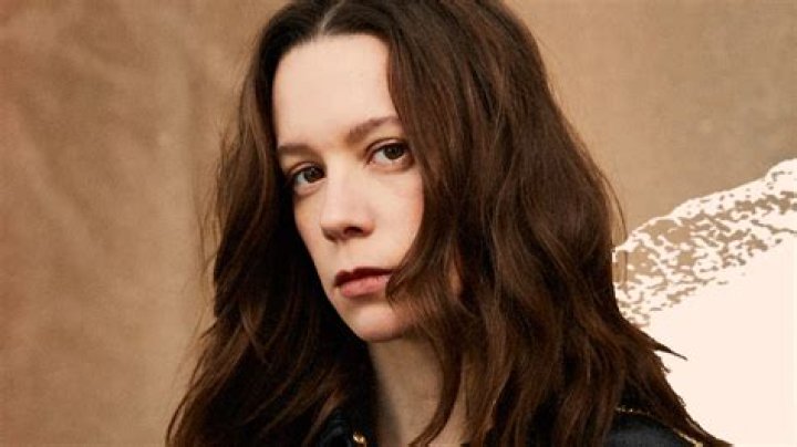 Chloe Pirrie Bio (Wiki) 