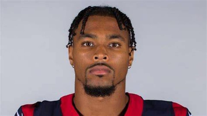 Jonathan Owens Bio (Wiki) 