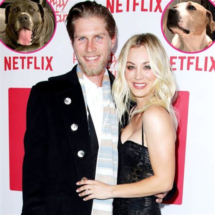 Kaley Cuoco and Norman Cook - Pitbull