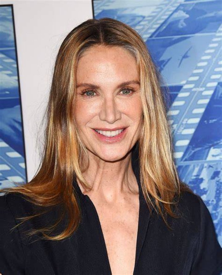 Kelly Lynch Bio (Wiki) 