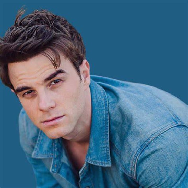 Nathaniel Buzolic photo 2