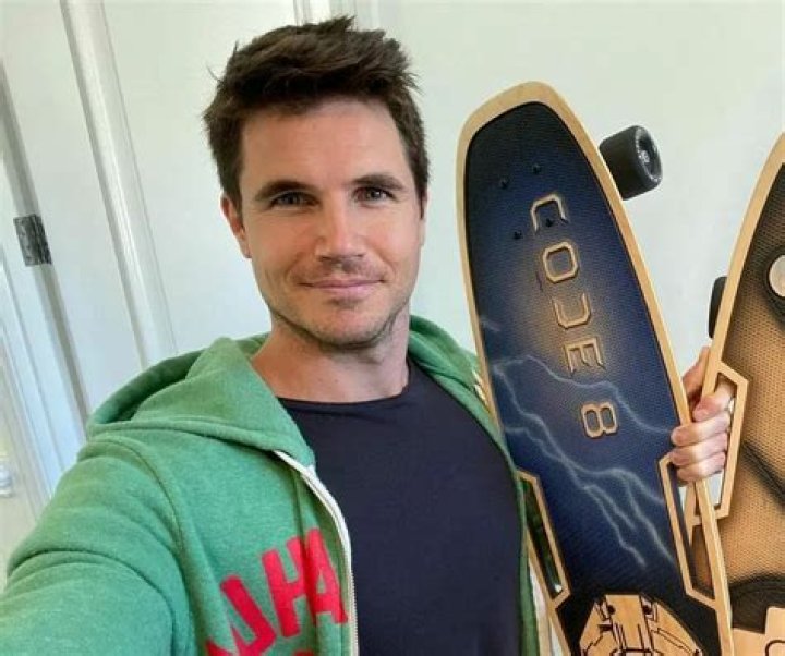 Robbie Amell Pets