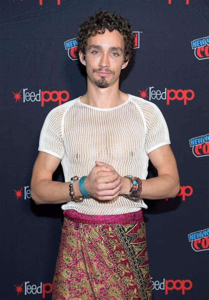 Robert Sheehan photo 2