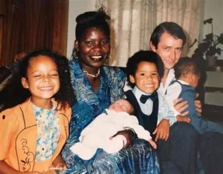 Steven Bartlett Siblings