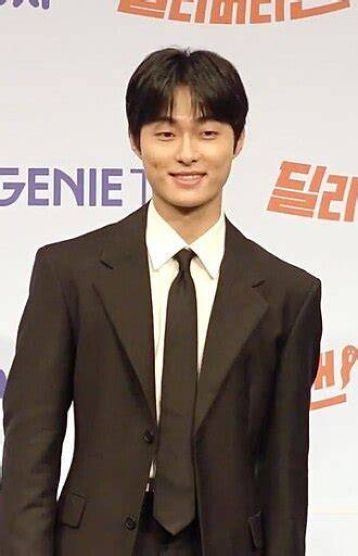 Yoon Chan Young Bio (Wiki) 